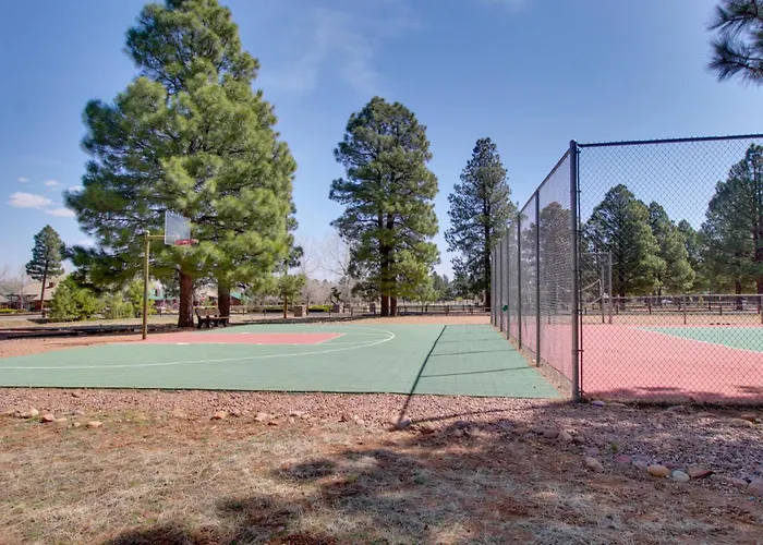 Families Welcome! W/ Playground Holiday home *