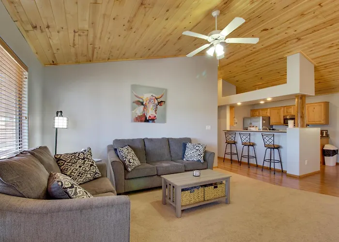 Families Welcome! W/ Playground Holiday home